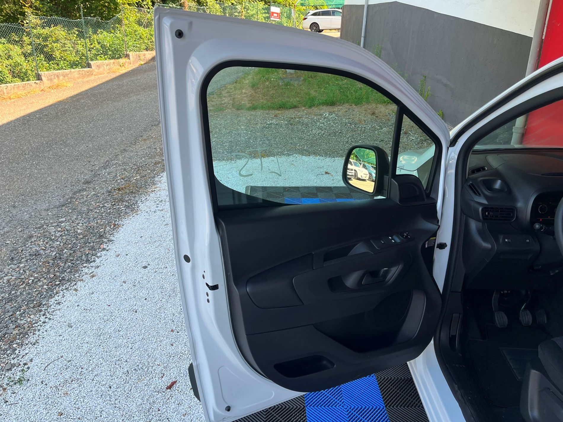 Van M 1.5 BlueHDi 100cv s&s Standard + IVA - SENZA VINCOLI DI FINANZIAMENTO - Gallotti Auto