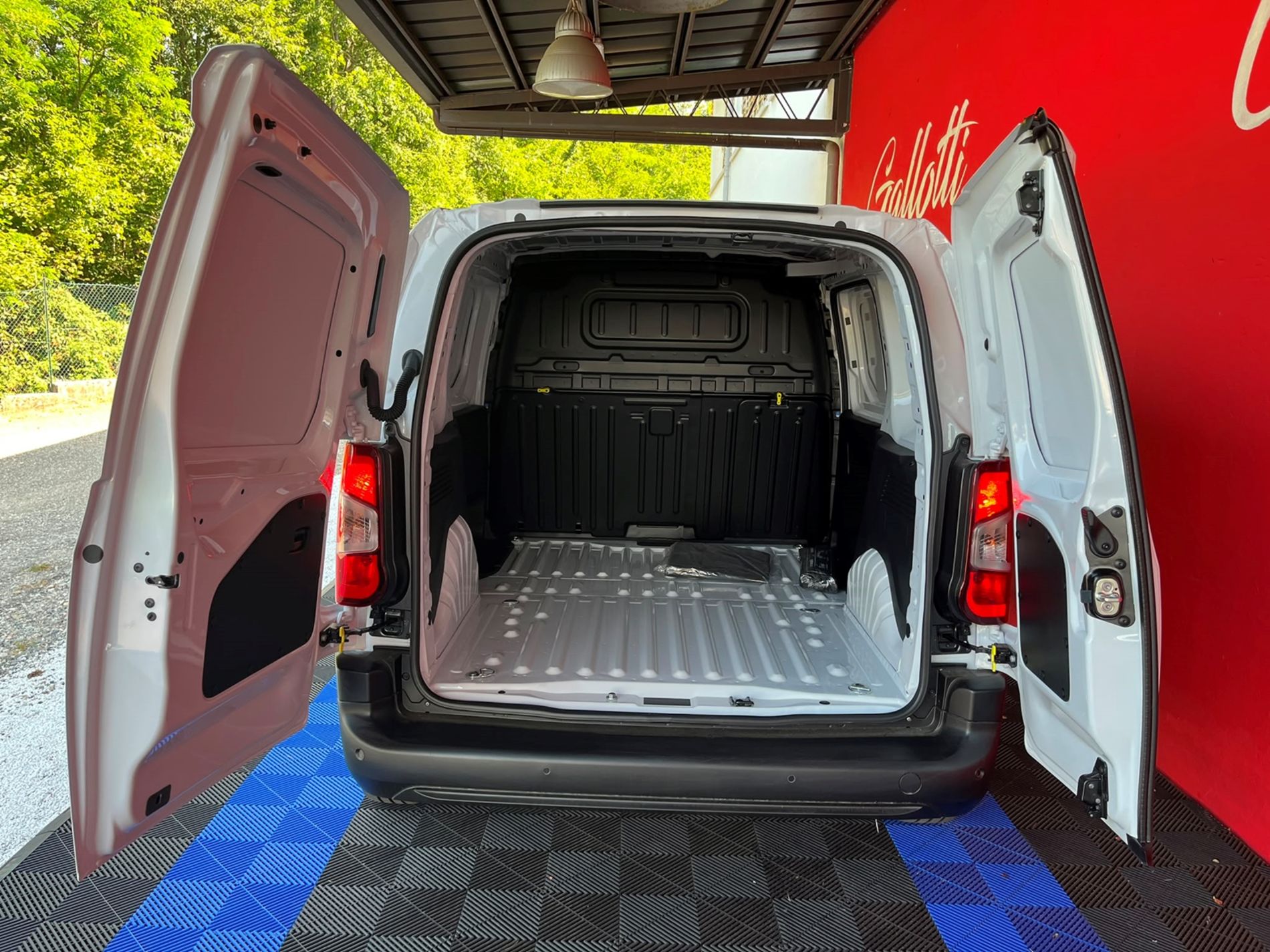 Van M 1.5 BlueHDi 100cv s&s Standard + IVA - SENZA VINCOLI DI FINANZIAMENTO - Gallotti Auto