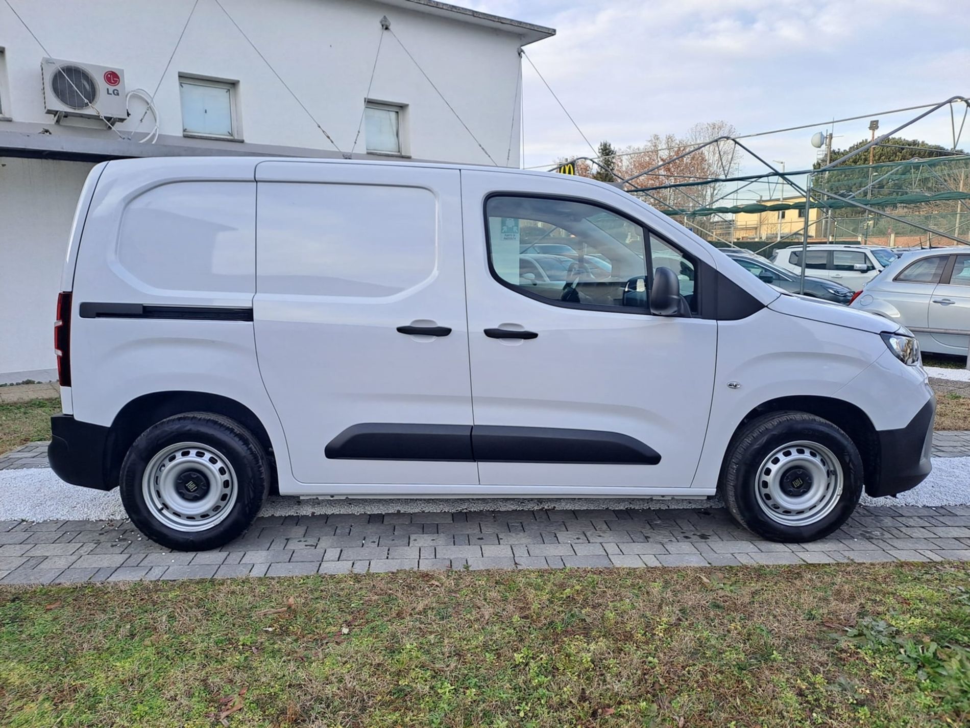 VAN 1.5 BLUEHDI 100cv + IVA - Gallotti Auto