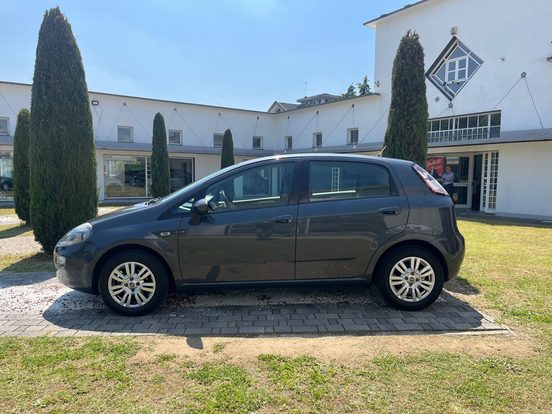 Fiat Punto 1.2 Lounge 5p E6  - RISERVATA A COMMERCIANTI D’AUTO - Gallotti Auto