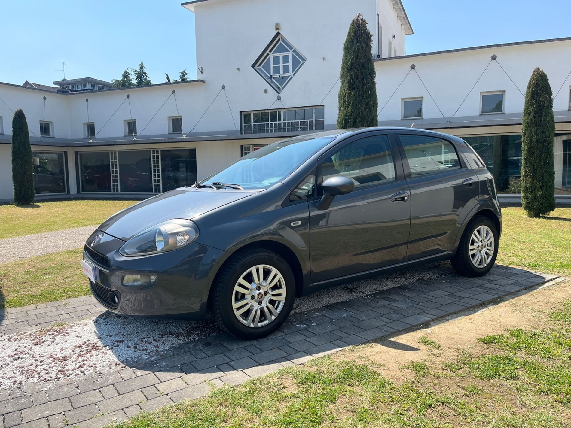 Fiat Punto 1.2 Lounge 5p E6  - RISERVATA A COMMERCIANTI D’AUTO - Gallotti Auto