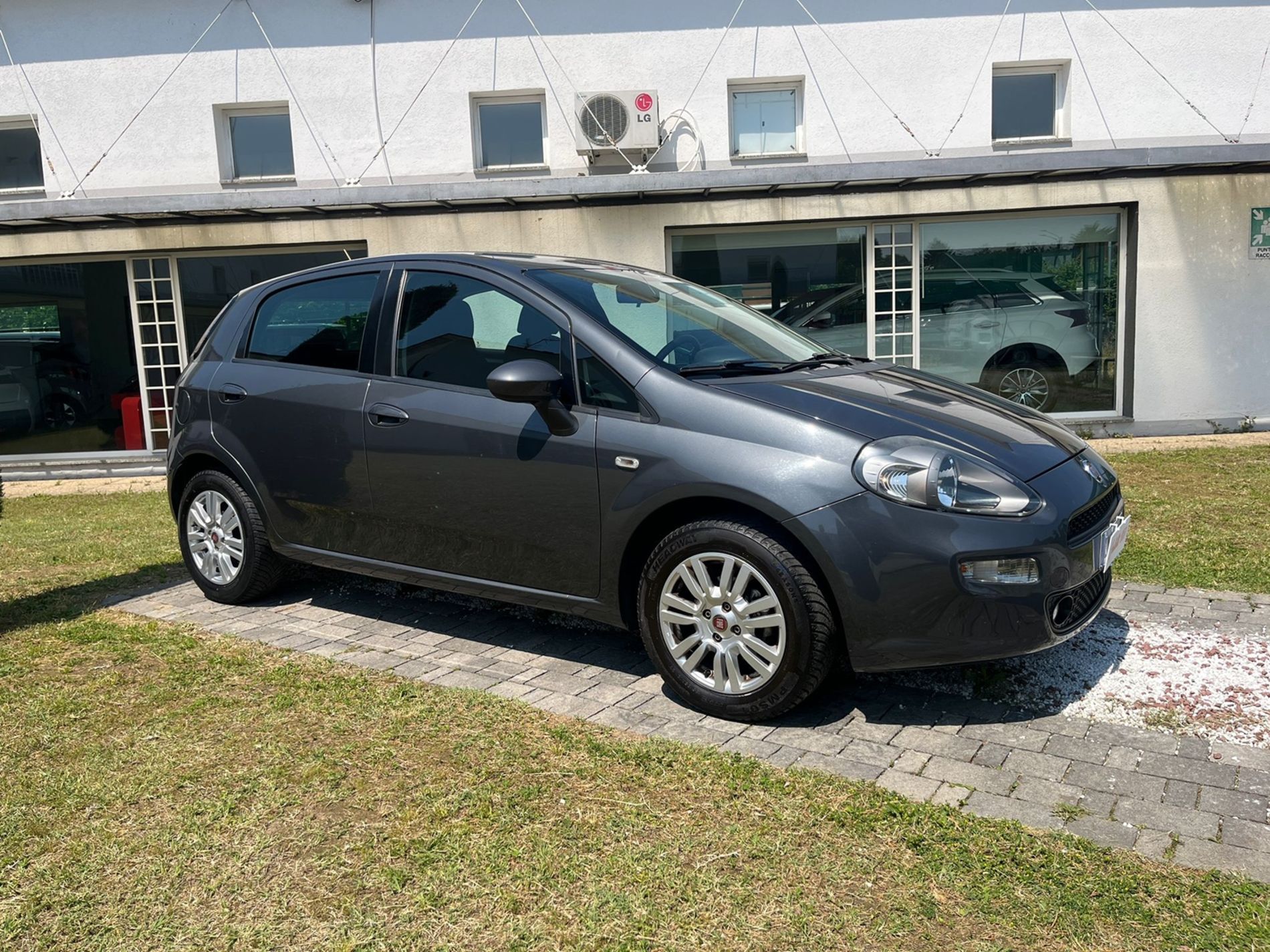 Fiat Punto 1.2 Lounge 5p E6  - RISERVATA A COMMERCIANTI D’AUTO - Gallotti Auto