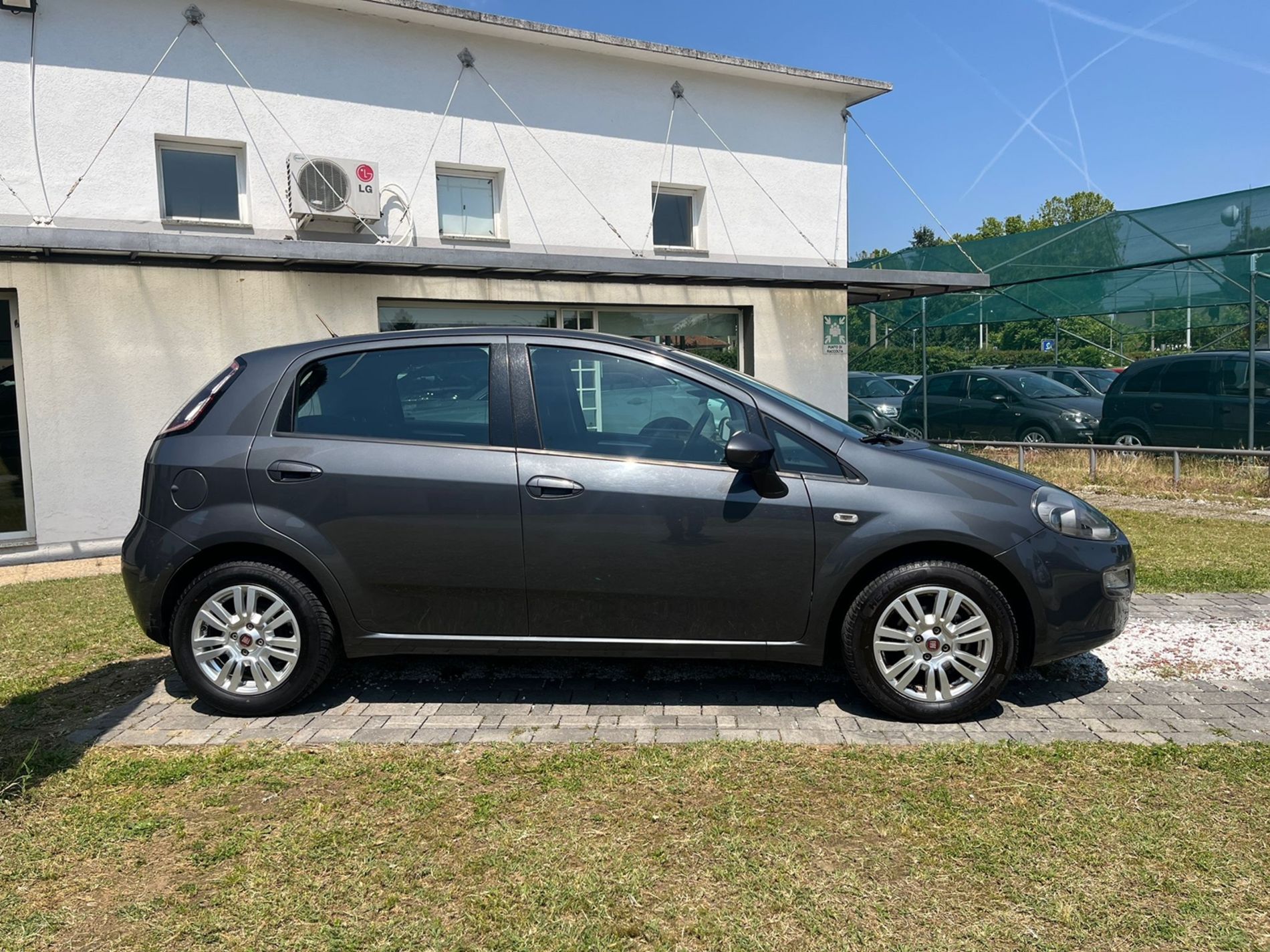 Fiat Punto 1.2 Lounge 5p E6  - RISERVATA A COMMERCIANTI D’AUTO - Gallotti Auto