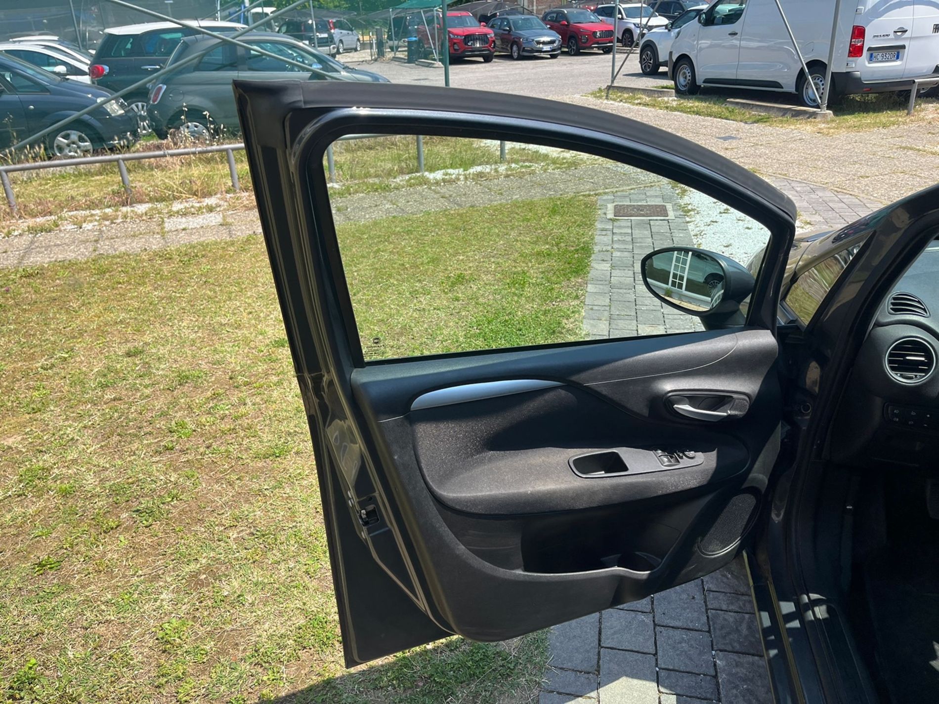Fiat Punto 1.2 Lounge 5p E6  - RISERVATA A COMMERCIANTI D’AUTO - Gallotti Auto