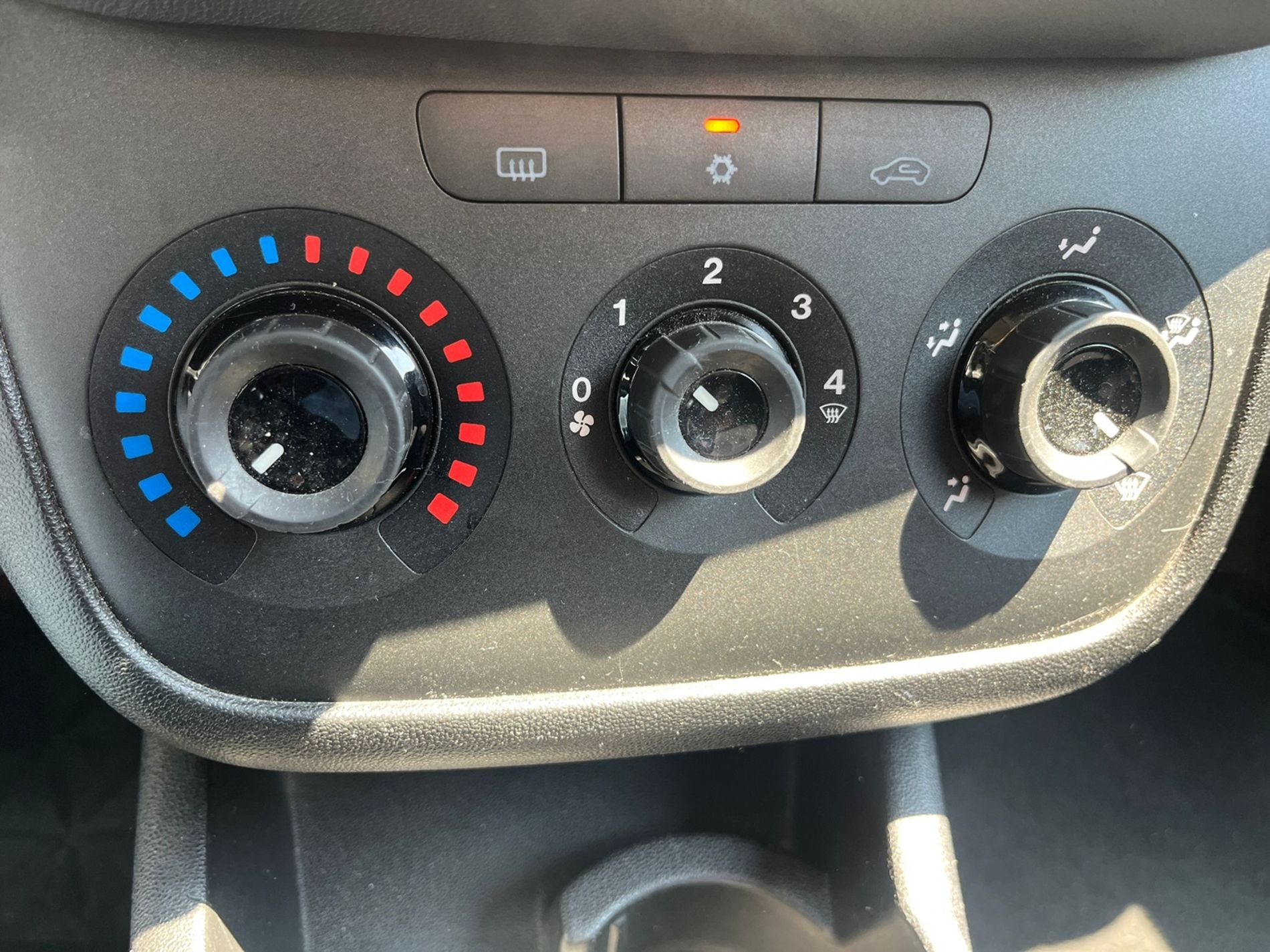 Fiat Punto 1.2 Lounge 5p E6  - RISERVATA A COMMERCIANTI D’AUTO - Gallotti Auto