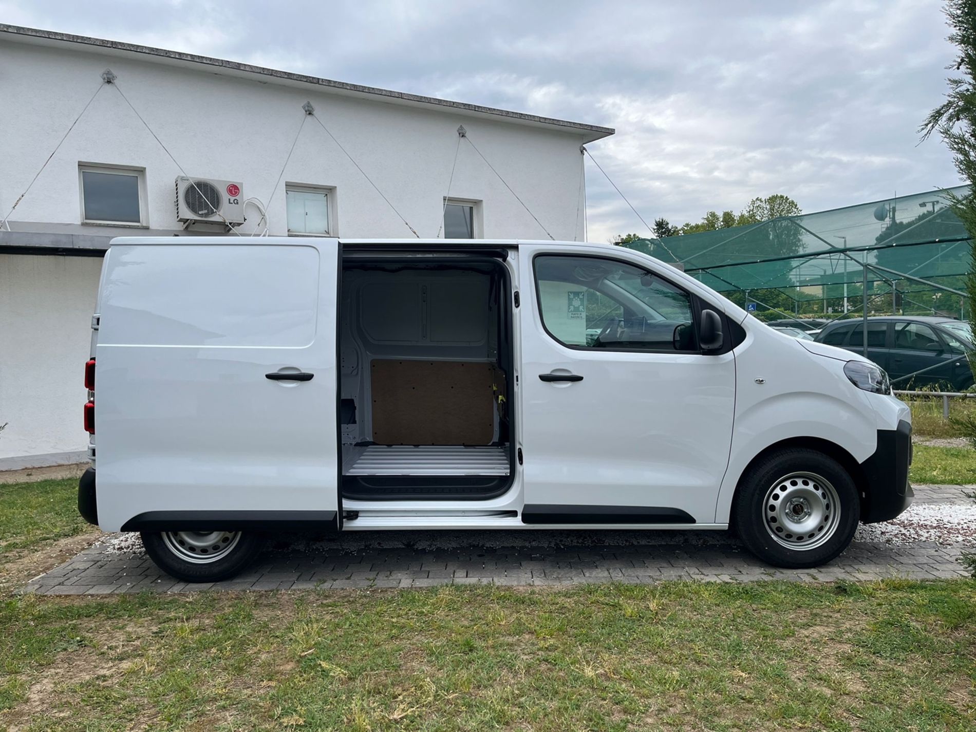 Van M 1.5 bluehdi 120cv L2H1 + IVA - SENZA VINCOLO DI FINANZIAMENTO - Gallotti Auto
