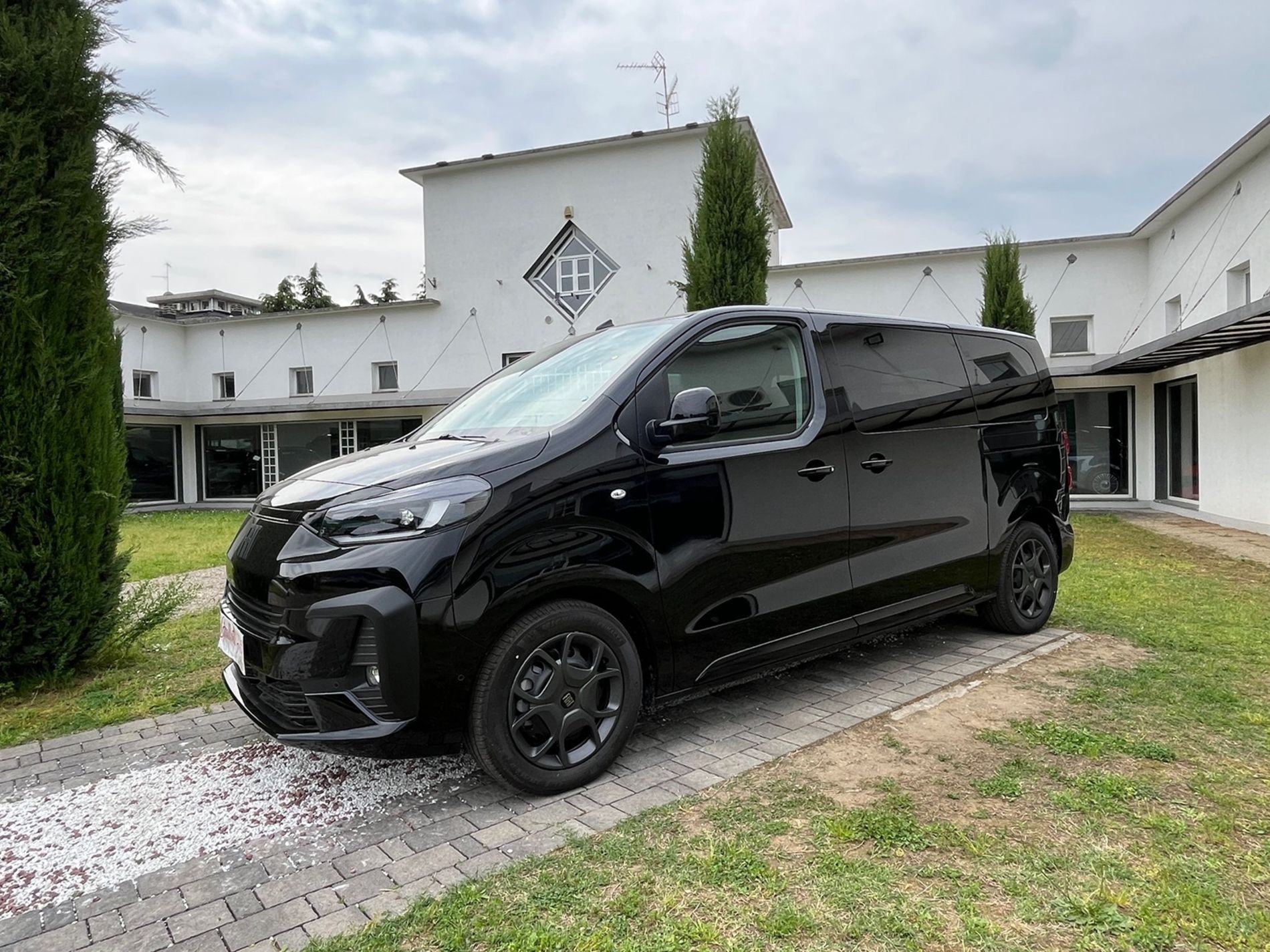 Combi M1 2.2 diesel 180cv s&s autom.+IVA - SENZA VINCOLI DI FINANZIAMENTO - Gallotti Auto