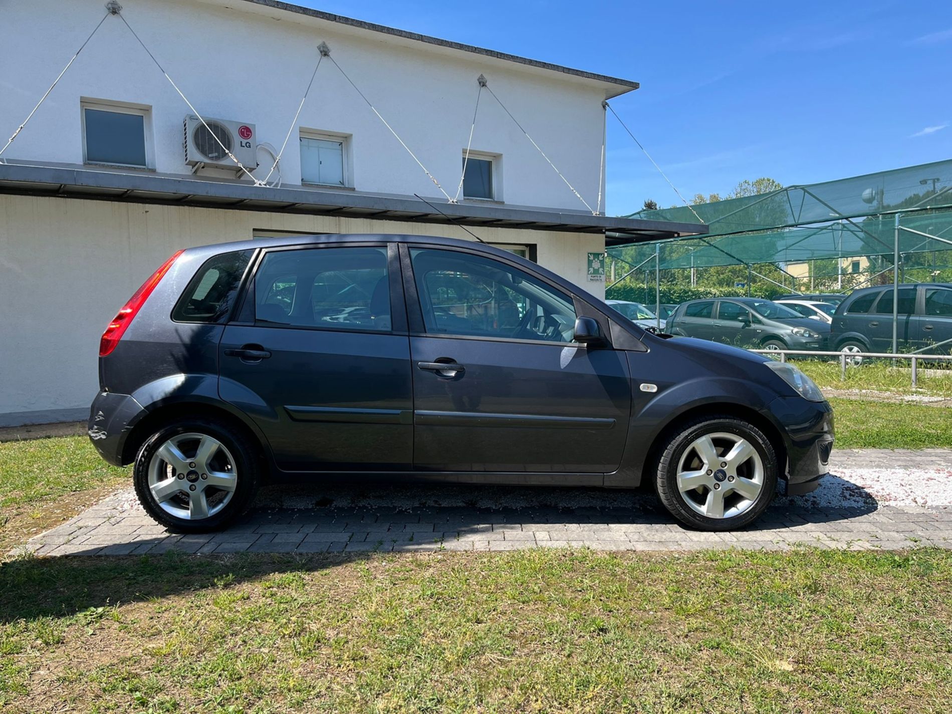 Titanium 5p 1.2 75cv -RISERVATA A COMMERCIANTI D’AUTO - Gallotti Auto