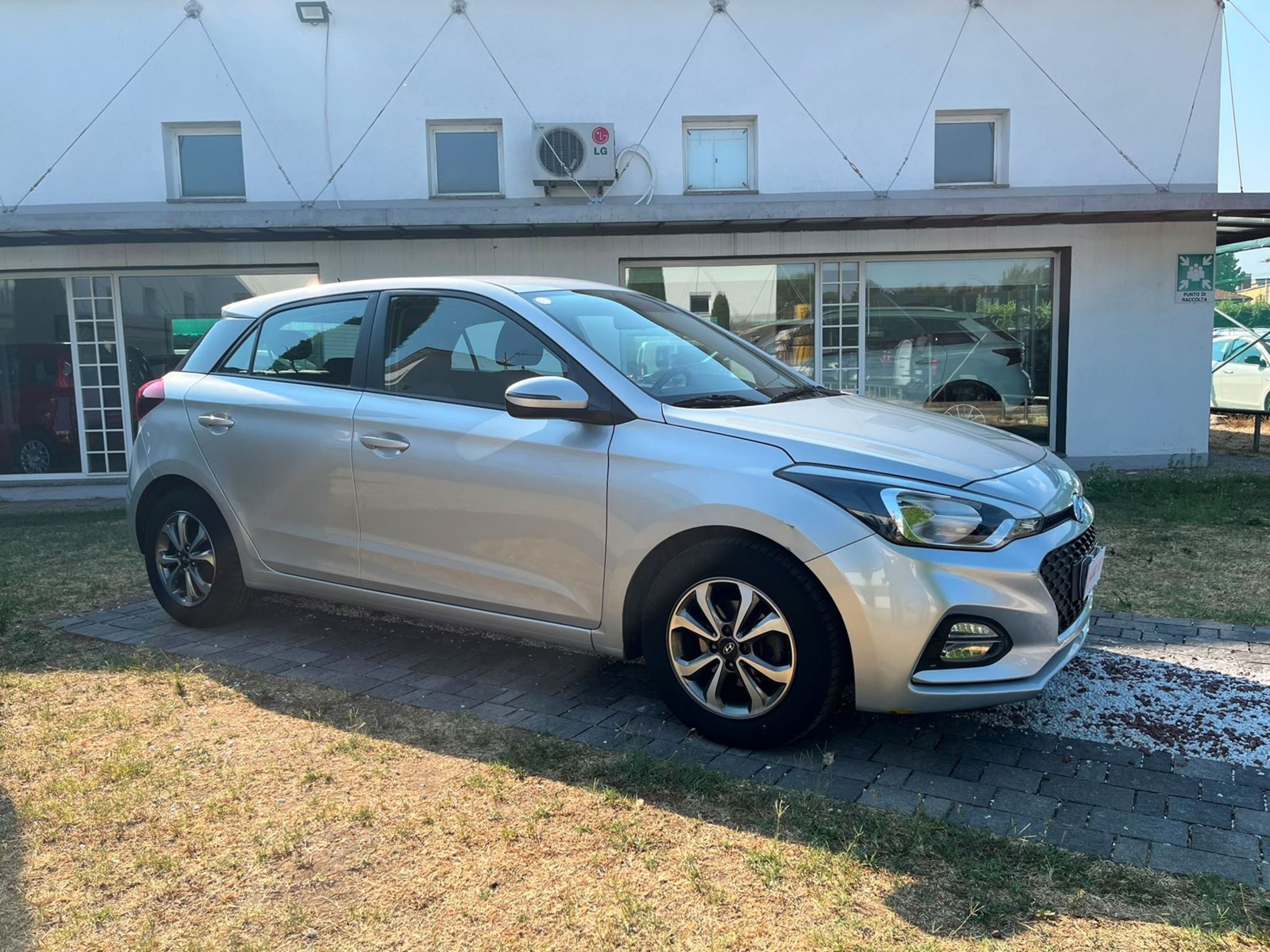 Hyundai i20 1.2 mpi Connectline 75cv - SENZA VINCOLI DI FINANZIAMENTO - Gallotti Auto