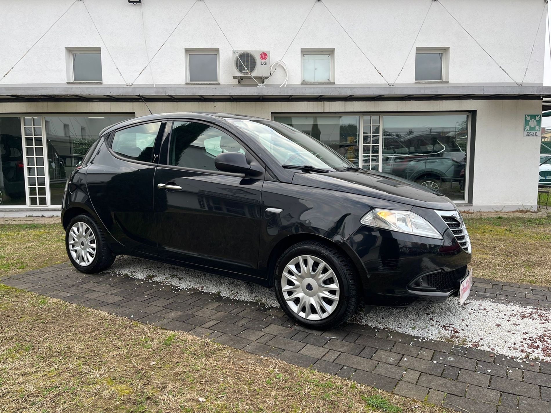 1.2 8v 69cv -RISERVATA A COMMERCIANTI D’AUTO - Gallotti Auto